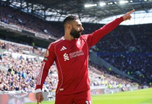 شاهد.. صلاح يودع حكم مباراة ليفربول وإيفرتون بكلمات مؤثرة.. فماذا قال؟خاص بموقع جول العرب