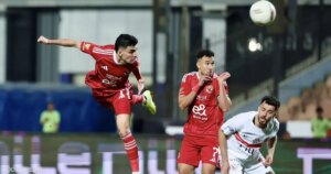 الأهلي يهزم الزمالك بثلاثية ويشعل الدوري المصريgolalarab